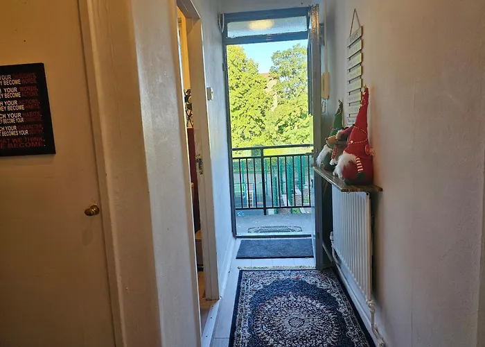 Comfortable Doble Room Close Hide Park